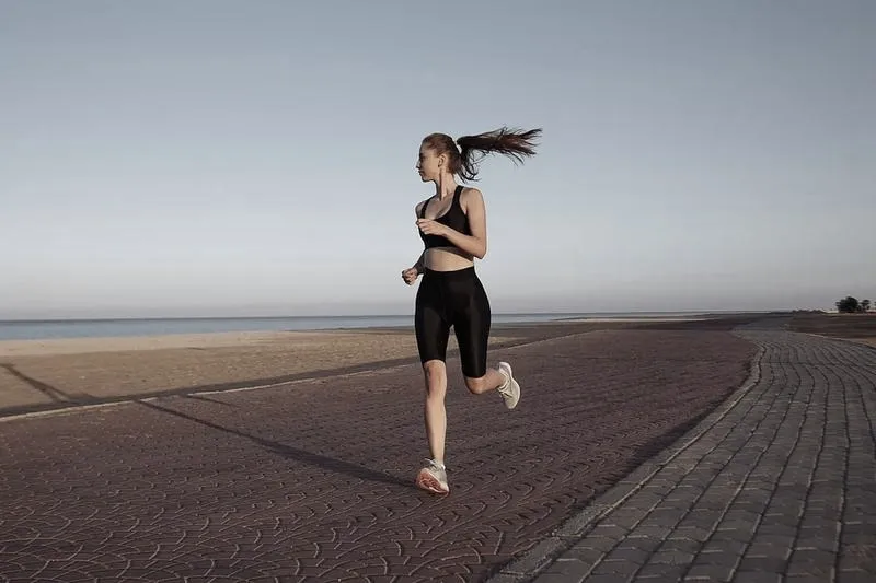 Bieganie a odchudzanie: Jak skutecznie schudnąć dzięki regularnym treningom?