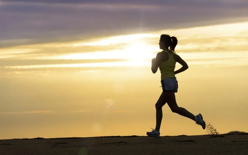 Bieganie po 50: Jak zrobić pierwszy krok ku zdrowiu i energii