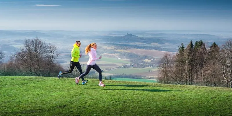 Jak wybrać idealne ubranie do biegania? Porady dla biegaczy