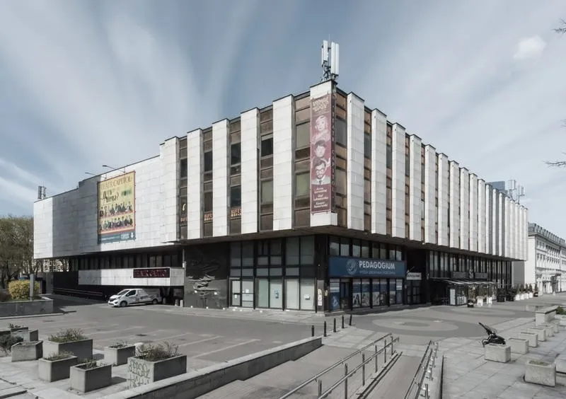O co biega w Teatrze Capitol? Recenzja, która zaskakuje!